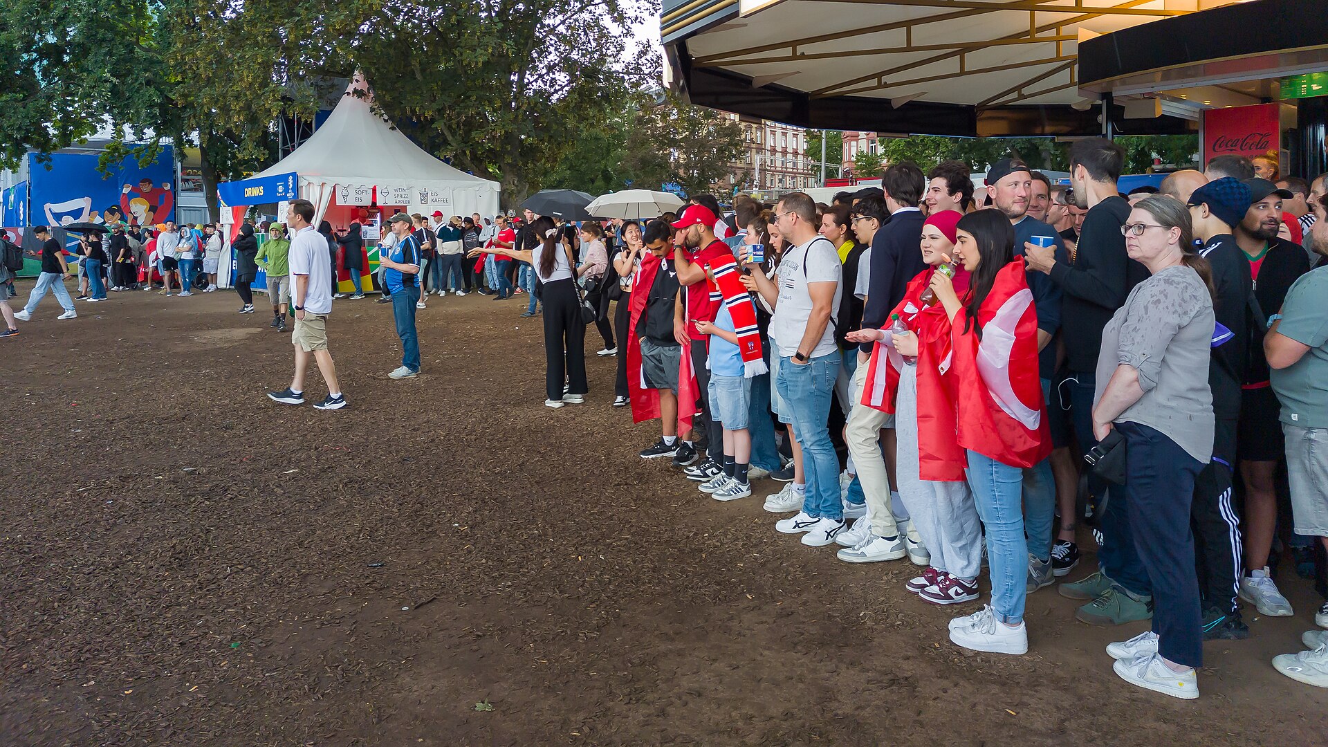 开奖安排 · 粤海彩票网 App 界面示意